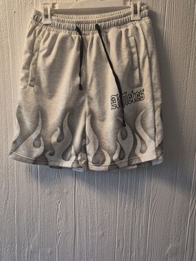 SHEIN Light Gray Flame Graphic Athletic Men’s Shorts